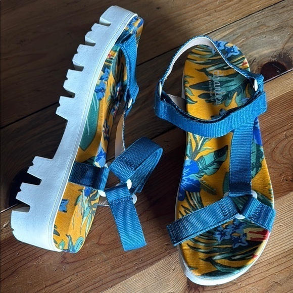 Charles David Colorful Floral Women's Sandals, Size 7 - Picture 1 of 7